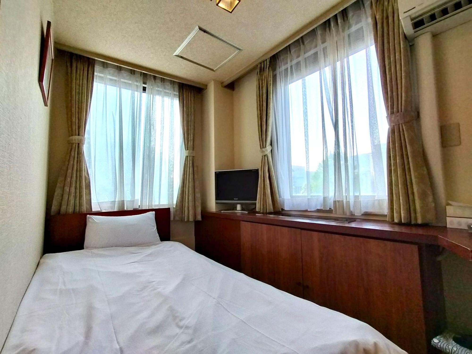 Tabist Business Hotel Takizawa Takasaki Station Nishiguchi Kültér fotó